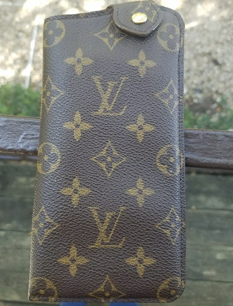 LOUIS VUITTON SUNGLASSES CASE MM